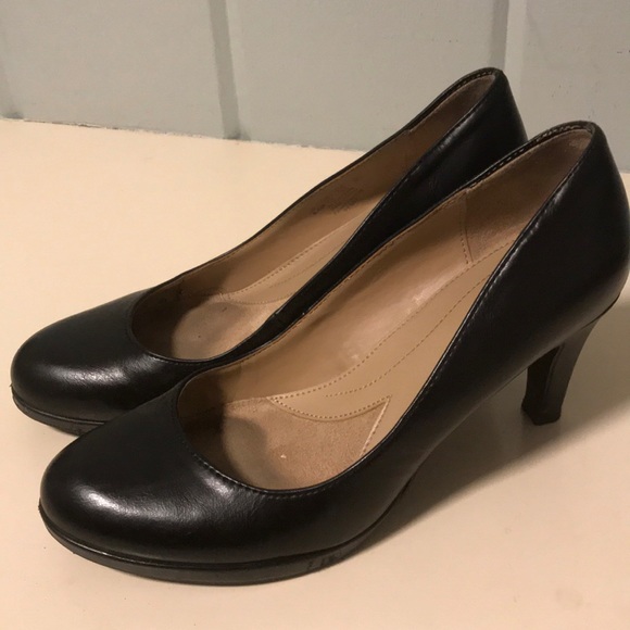 naturalizer black pumps